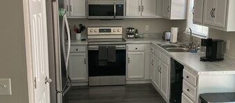 Charming 2-bedroom house in welcoming High Point with WiFi, AC