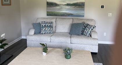 Charming 2-bedroom house in welcoming High Point with WiFi, AC