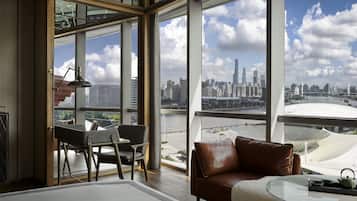 Zimmer, 1Â King-Bett, Flussblick | Hochwertige Bettwaren, Minibar (mit einigen kostenlosen Artikeln)