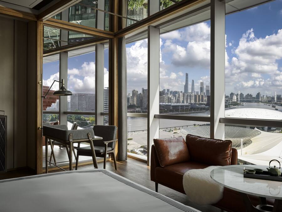 Quarto, 1 cama King, vista para o rio | Roupas de cama premium, frigobar (abastecido com alguns itens grátis)