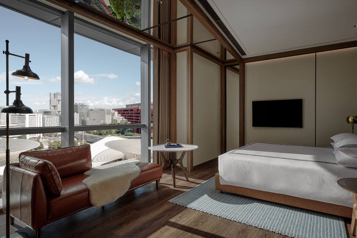 Deluxe Room, 1 King Bed (Pavilion View) | Premium bedding, minibar (some free items), in-room safe, desk