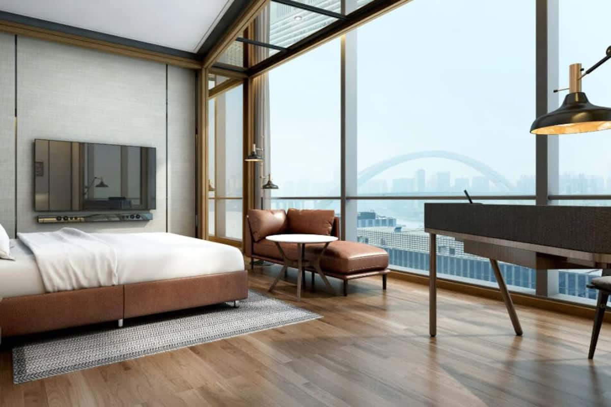 Premium bedding, free minibar items, in-room safe, desk