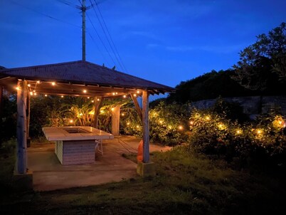 Dog-friendly tropical villa - private space with barbecue and starry sky (3-minute walk to the beach)