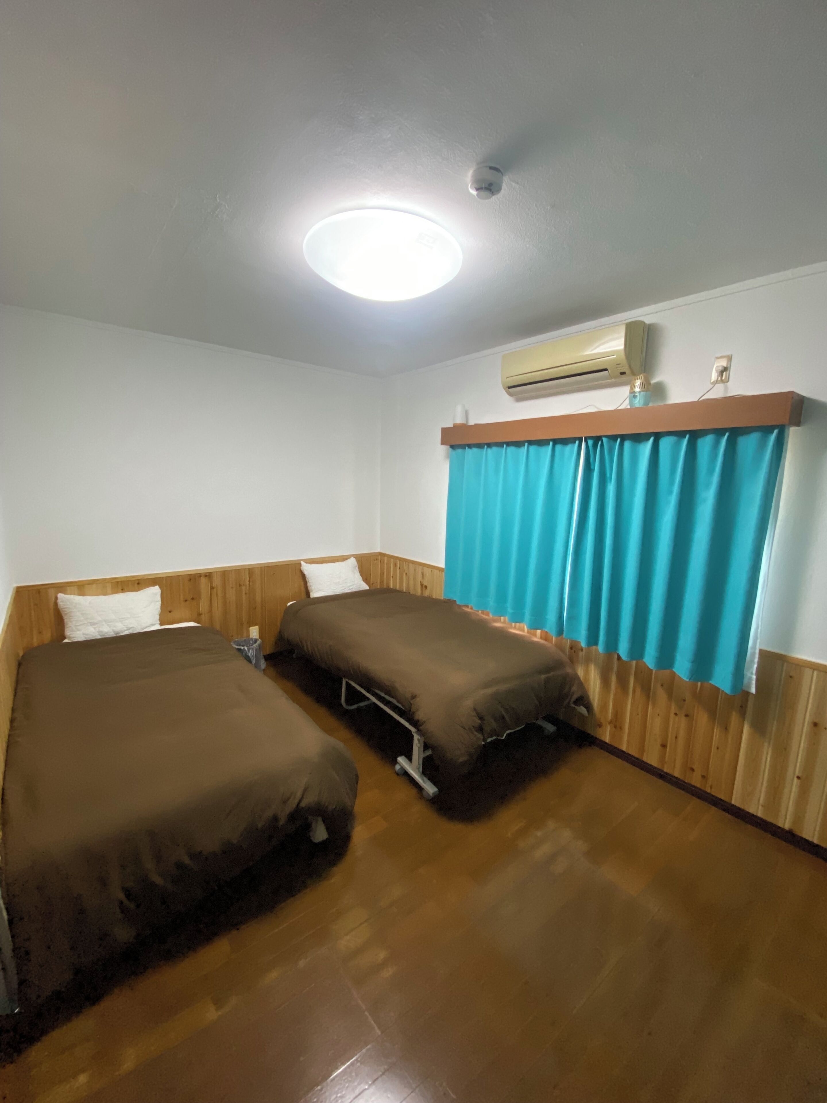 3 bedrooms, bed sheets