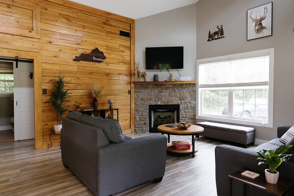 Smart TV - "Deer Creek Lodge" - Secluded Bourbon Trail Stay (Lawrenceburg)