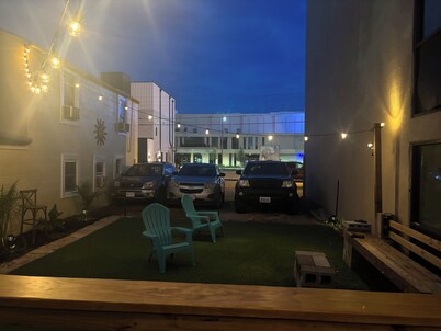 Charming 2-bedroom apartment in fabulous Virginia Beach with WiFi, AC