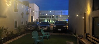 Charming 2-bedroom apartment in fabulous Virginia Beach with WiFi, AC