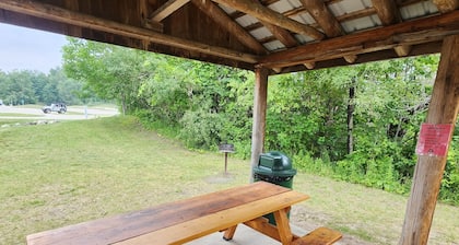 Knotty Pine Cabin: 2 bdrm 1 bath, New Sealy Queen mattresses, <1mi. thumb lake.