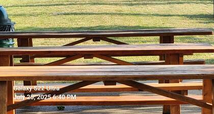 Knotty Pine Cabin: 2 bdrm 1 bath, New Sealy Queens, Fireplace, <1mi. thumb lake.