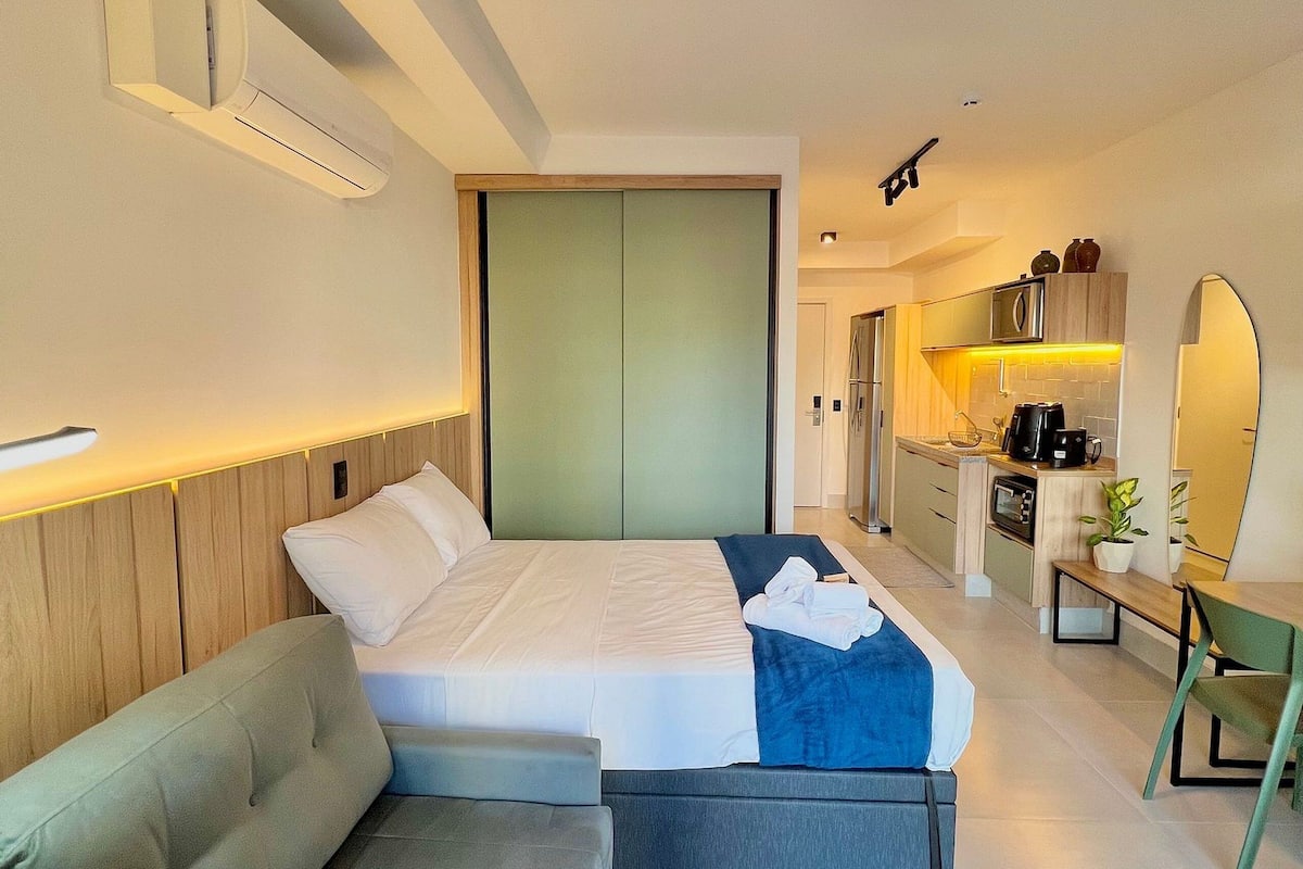 Business Studio | Free WiFi