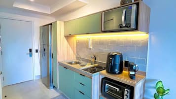 Estúdio empresarial | Cozinha privada | Micro-ondas, cooktop, talheres/pratos/utensílios de cozinha