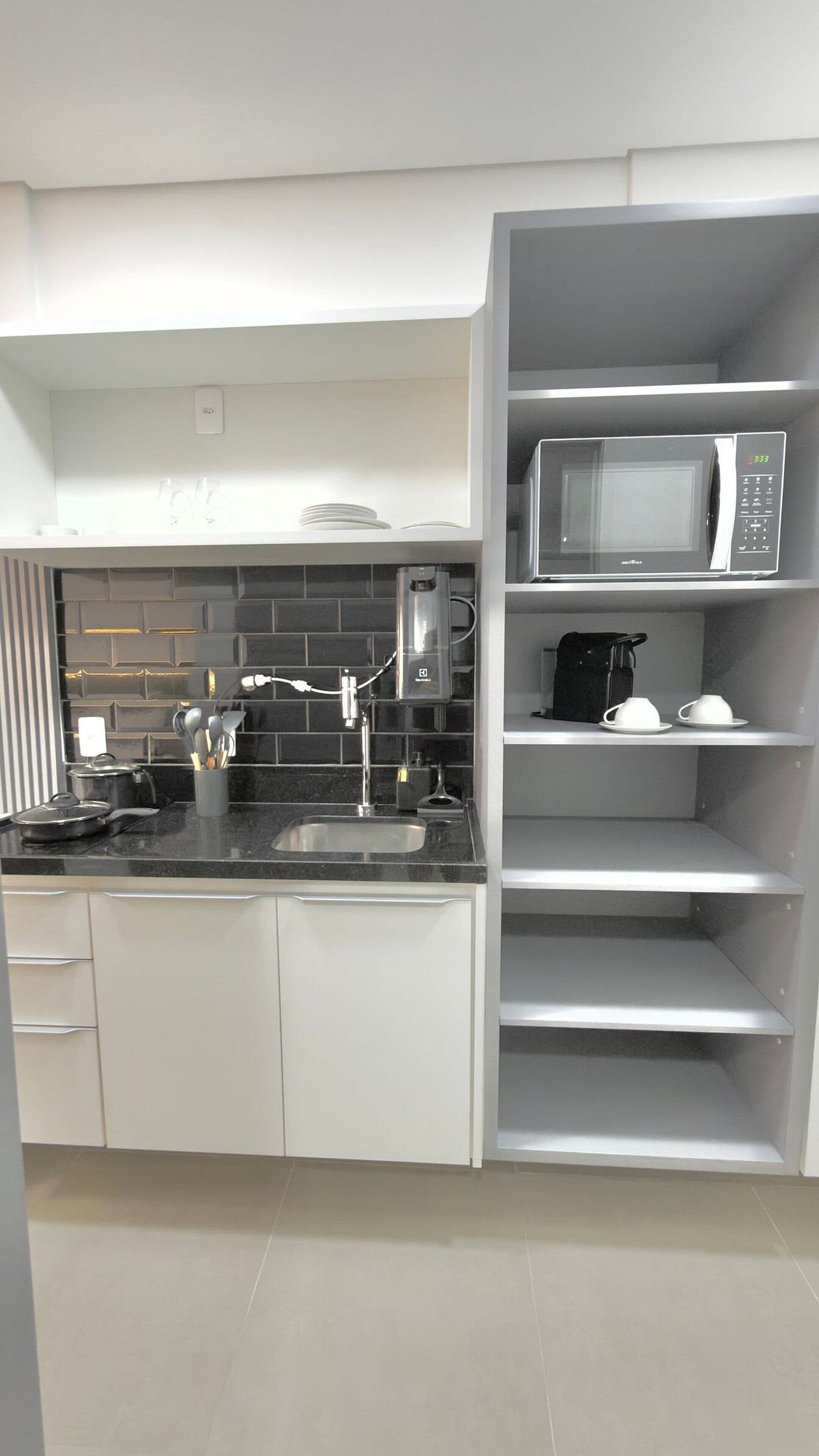 Business Studio | Private kitchen | Microwave, stovetop, cookware/dishes/utensils