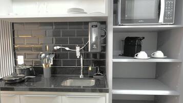 Business Studio | Private kitchen | Microwave, stovetop, cookware/dishes/utensils