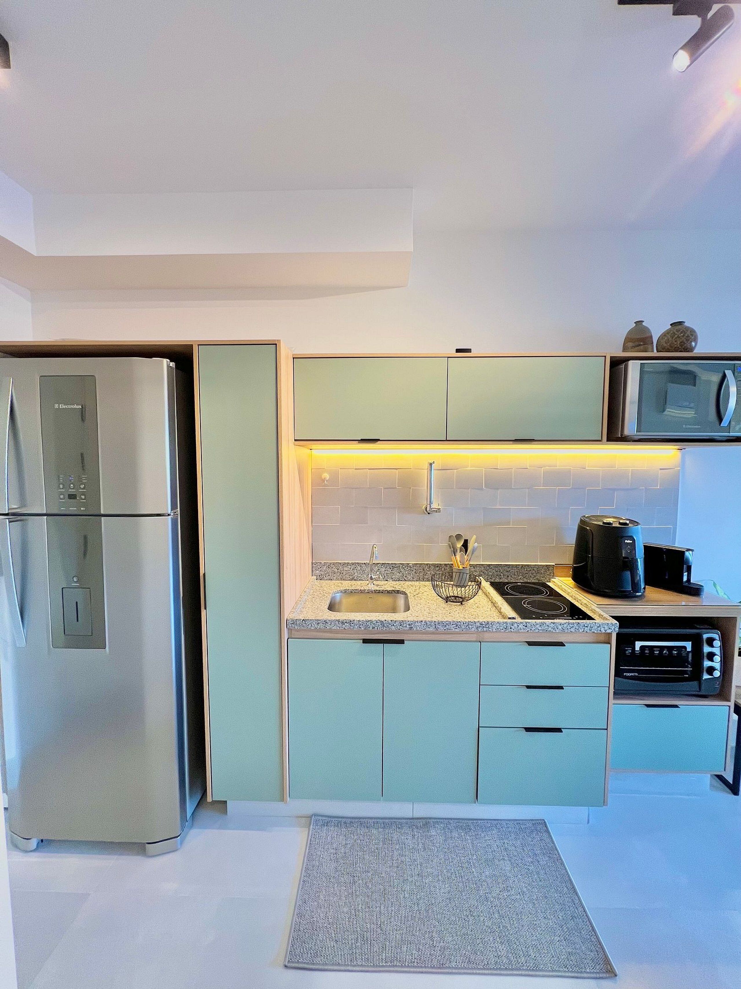 Business Studio | Private kitchen | Microwave, stovetop, cookware/dishes/utensils