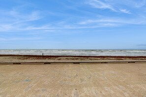 On the beach - Cozy and bright condo with kitchen, living room, shared pool, close to the beach (Corpus Christi)