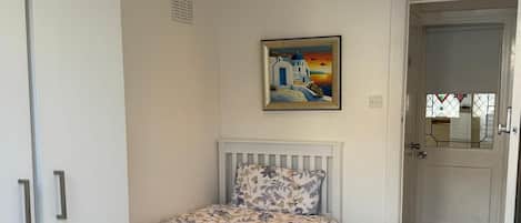 1 bedroom, desk, free WiFi, bed sheets
