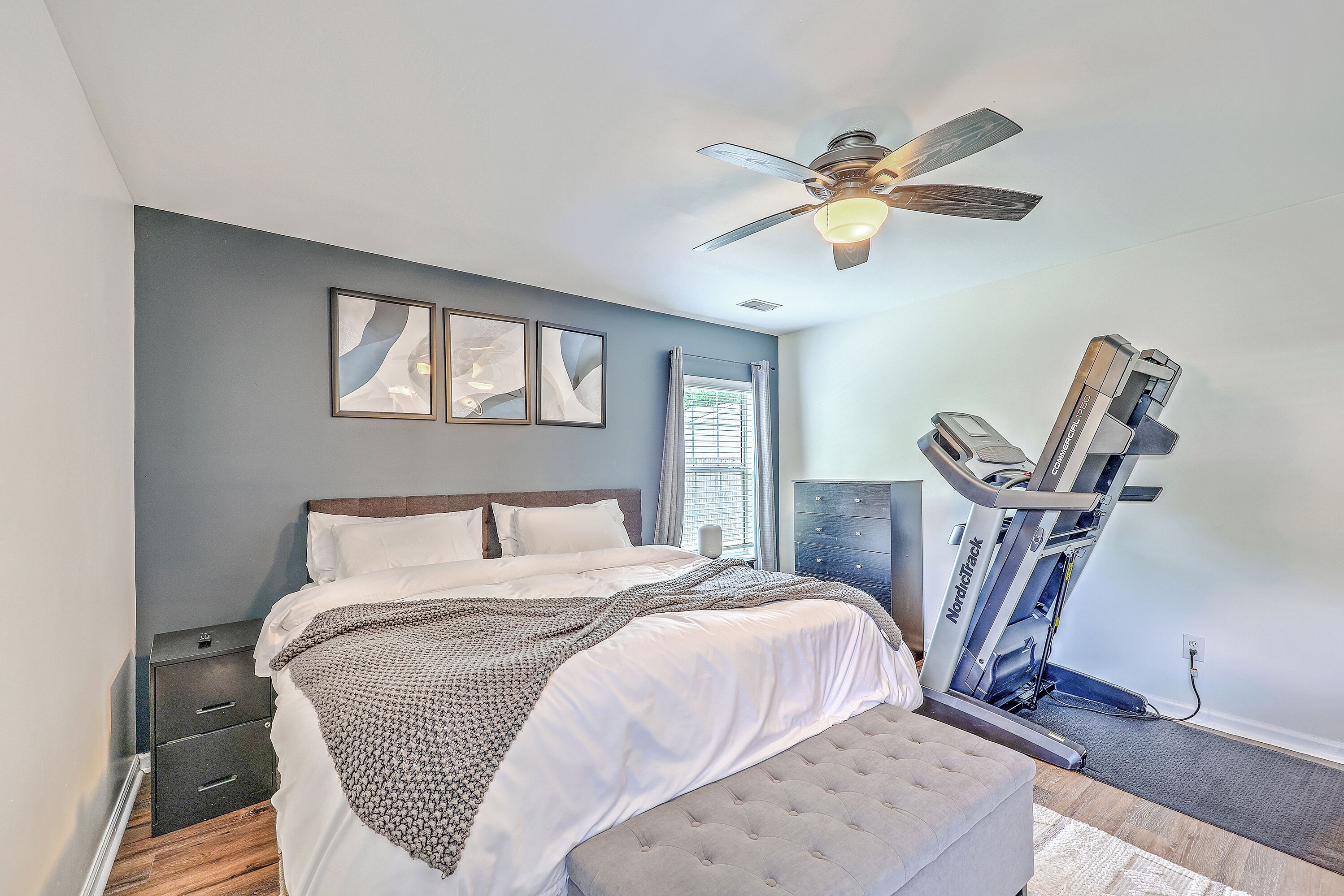 3 bedrooms, iron/ironing board, WiFi, bed sheets