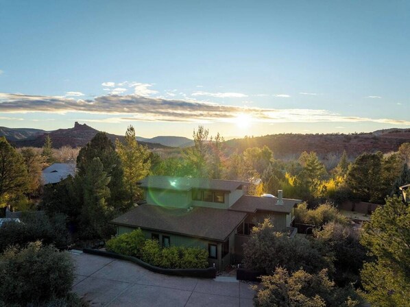 المنشأة من الخارج