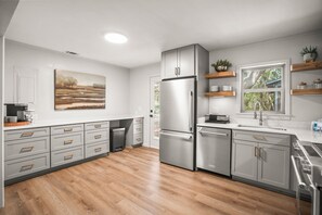 Private kitchen -  A Peaceful, Lowcountry Artist's Retreat (Beaufort)