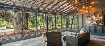 A Peaceful, Lowcountry Artist's Retreat