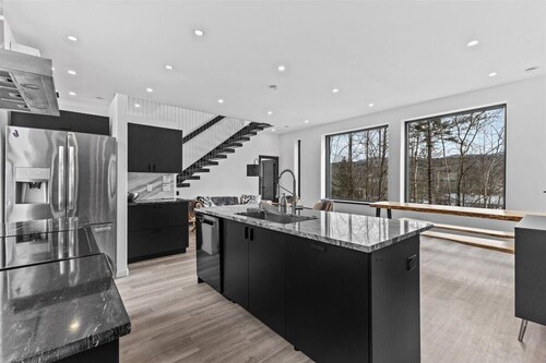 Modern Hideaway Chefs Kitchen & Sauna 15min to Ski