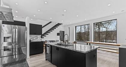 Modern Hideaway Chefs Kitchen & Sauna 15min to Ski