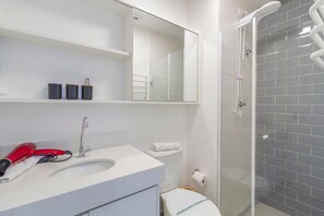 Comfort Studio | Bathroom