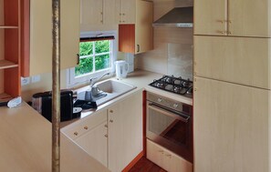 Réfrigérateur, four, plaque de cuisson, cafetière/bouilloire