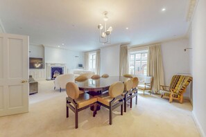 Interior - mansion flat in Green Park (London)