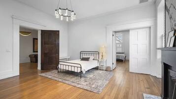 6 bedrooms, iron/ironing board, free WiFi, bed sheets