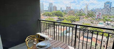 Apartemen Basic | Tempat makan outdoor