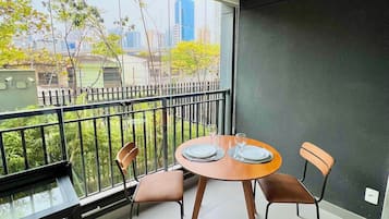 Apartamento design | Opções para refeição ao ar livre