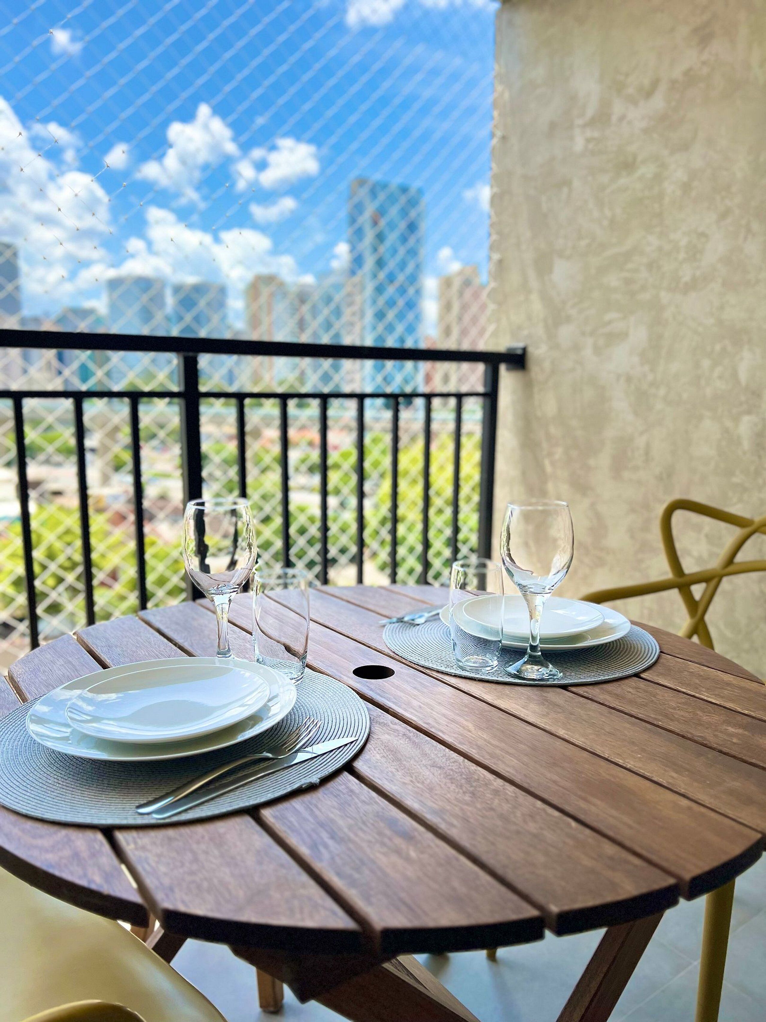 Apartemen Basic | Tempat makan outdoor