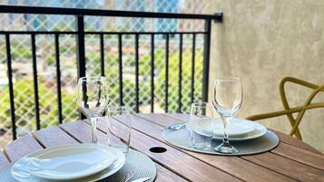 Classic Apartment | Outdoor dining
