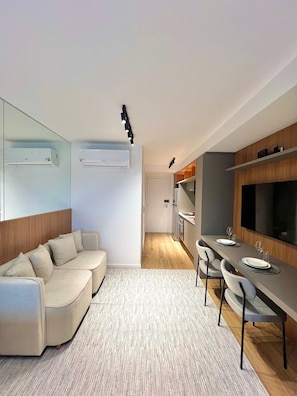 Apartment | Living area | Flat-screen TV - Innvista -Trends Brooklin. (São Paulo)