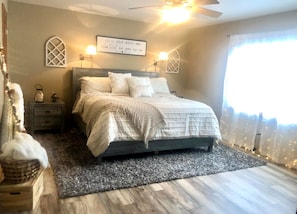 4 bedrooms, iron/ironing board, WiFi, bed sheets