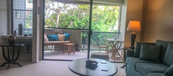Charming 1-bedroom condo in downtown Kailua-Kona  just 2 blocks from the beach