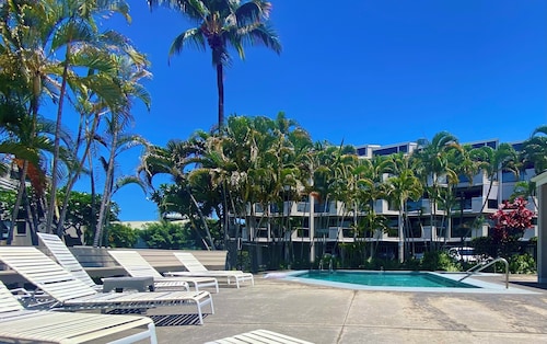 Charming 1-bedroom condo in downtown Kailua-Kona  just 2 blocks from the beach