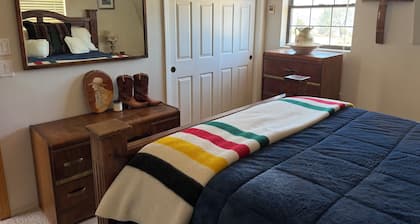 Lazy Pine Ranch-Quiet or Outdoor Adventure Getaway that includes Wi-Fi and AC