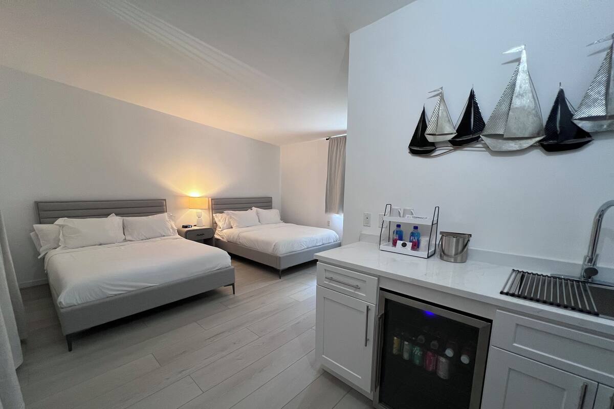 Family Studio Suite, 2 Queen Beds | Hypo-allergenic bedding, memory foam beds, individually decorated