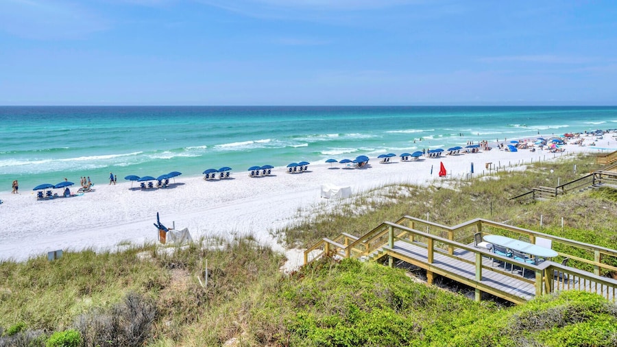 4BR Beachfront Home With Hot tub & Private Beach Access!