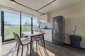 Four à micro-ondes, cafetiÚre-théiÚre, grille-pain