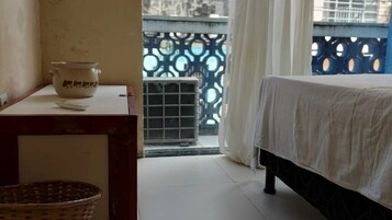 Sistema de insonorización, tabla de planchar con plancha y wifi gratis 