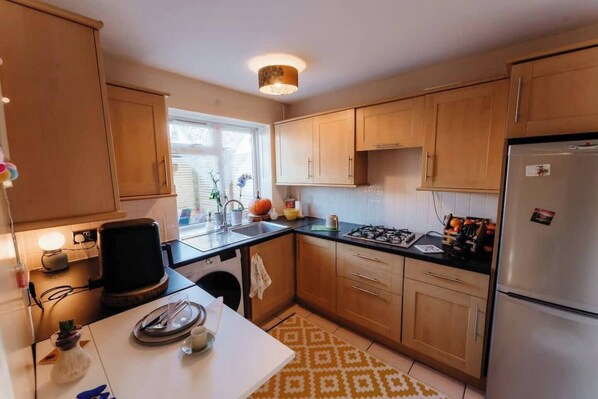 Microondas, horno, placa de cocina