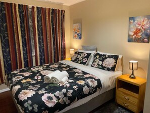 3 bedrooms, iron/ironing board, WiFi, bed sheets