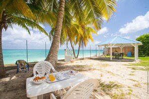 Outdoor dining - Makata Blue (Sainte-Luce)