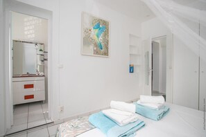 5 habitaciones, tabla de planchar con plancha y wifi gratis