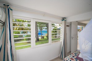 Interior - Makata Blue (Sainte-Luce)