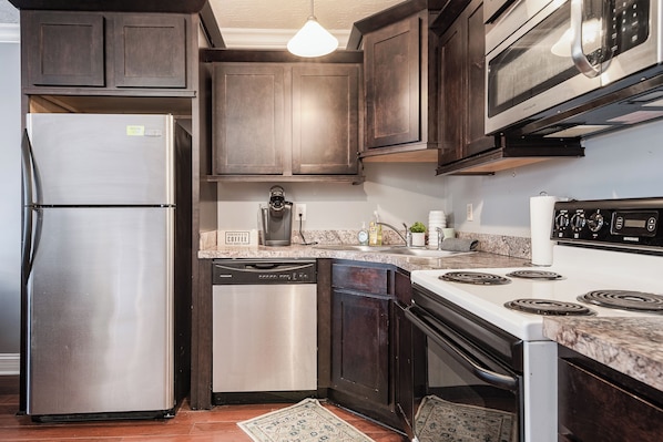 Fridge, stovetop