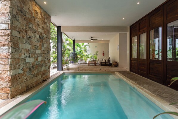 2 outdoor pools
